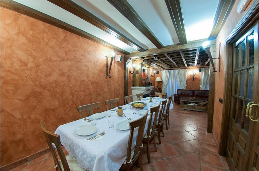 Hostal Rural Los Telares Pastrana Exterior photo