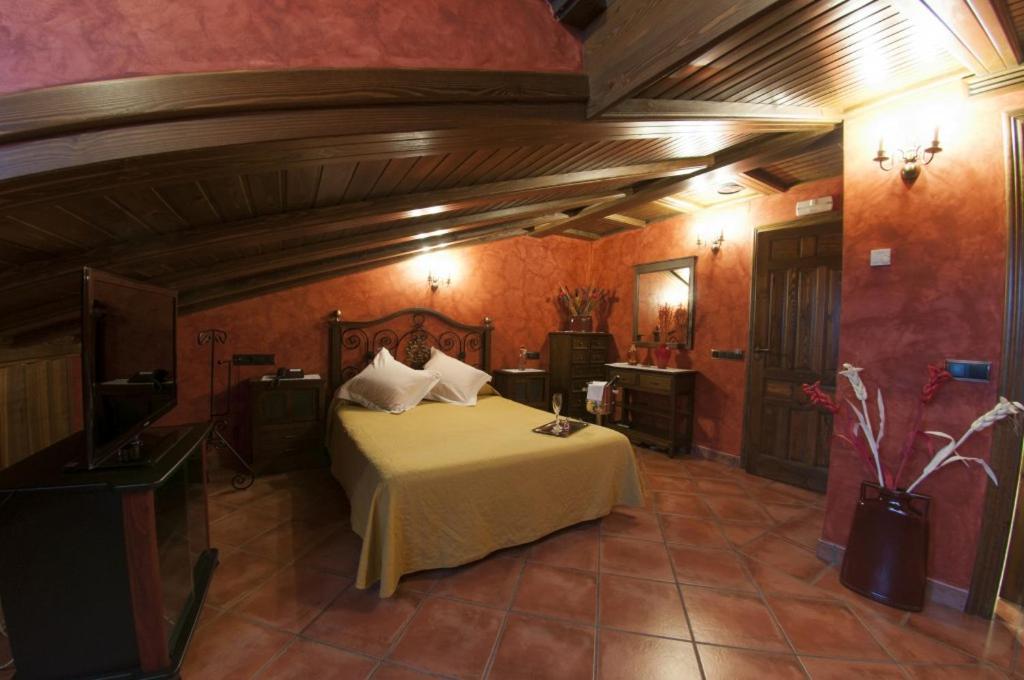 Hostal Rural Los Telares Pastrana Exterior photo