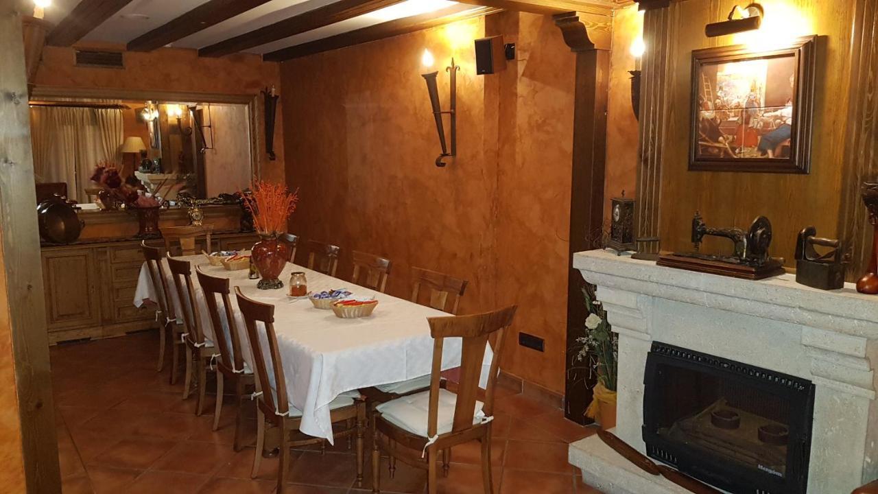 Hostal Rural Los Telares Pastrana Exterior photo