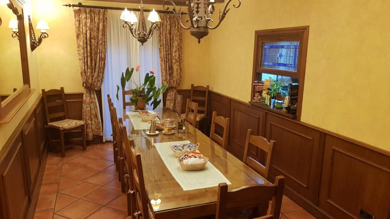 Hostal Rural Los Telares Pastrana Exterior photo